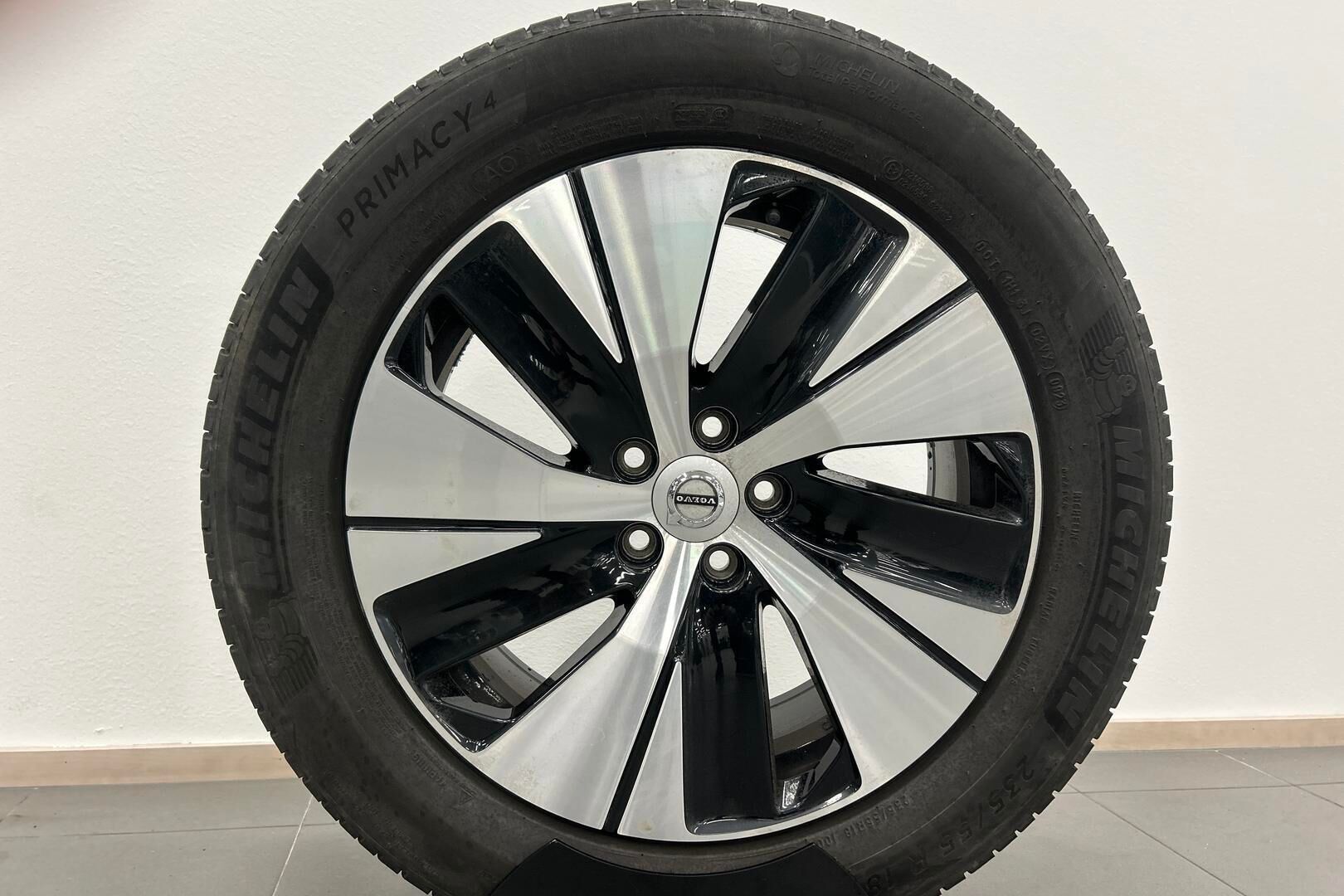 Volvo XC40 iso kuva 28