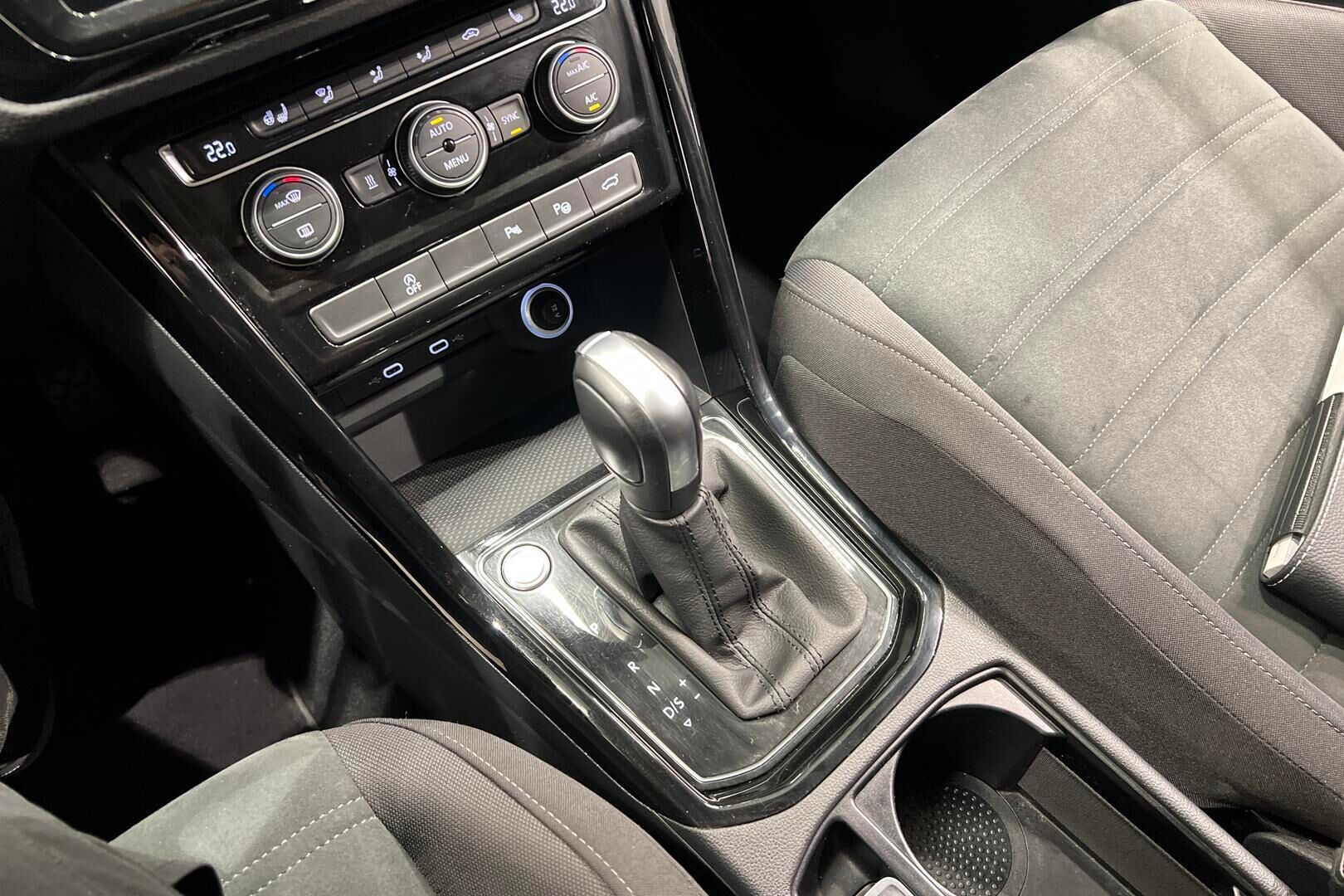 Volkswagen Touran iso kuva 18