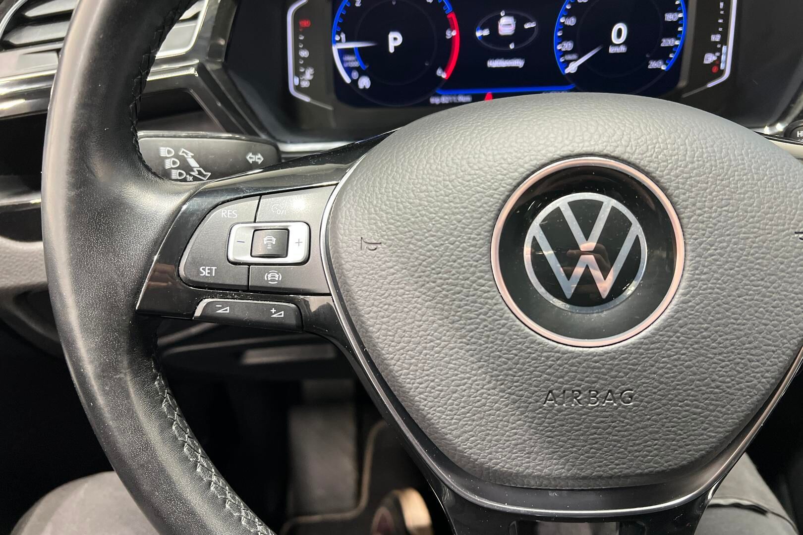 Volkswagen Touran iso kuva 21