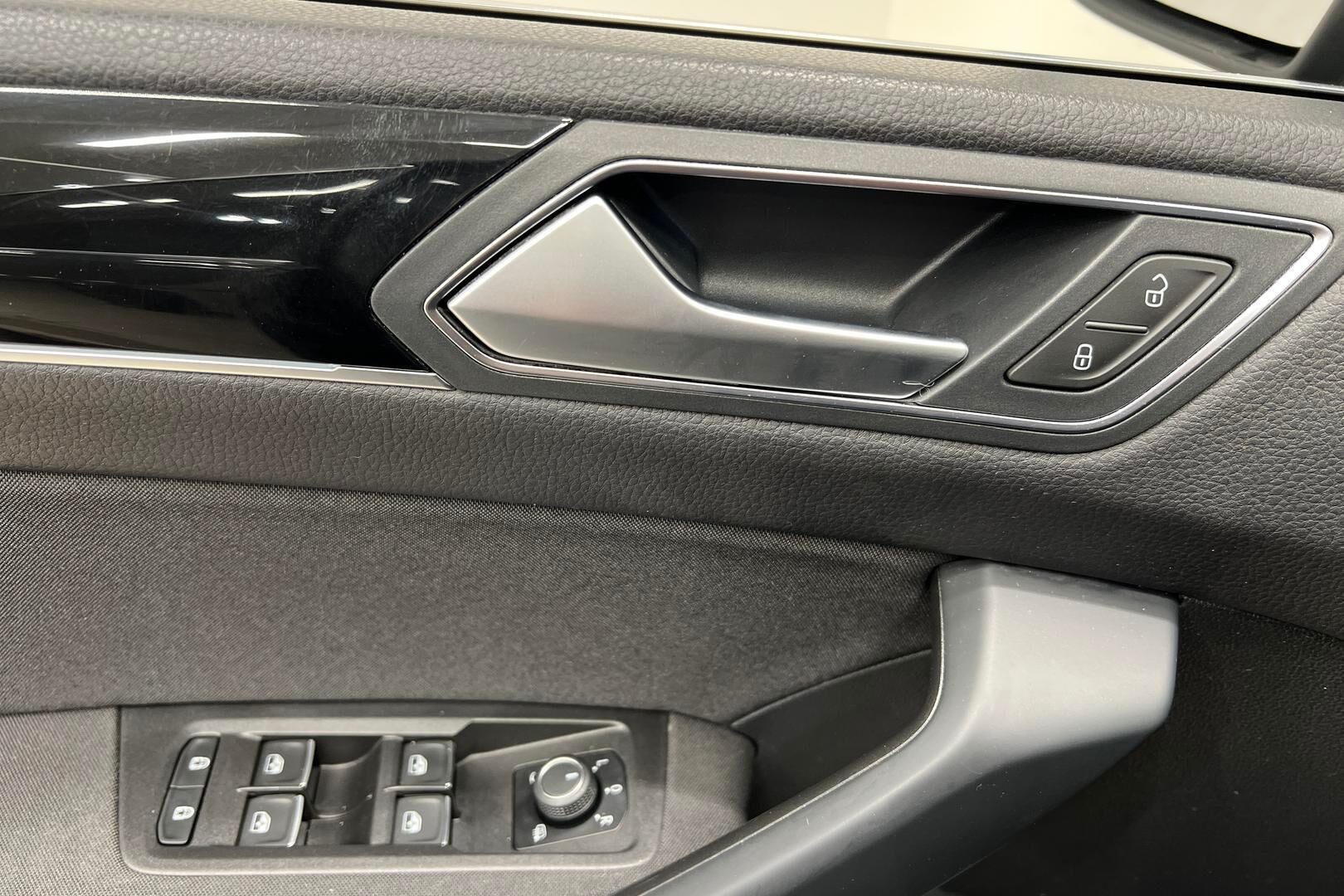 Volkswagen Touran iso kuva 23