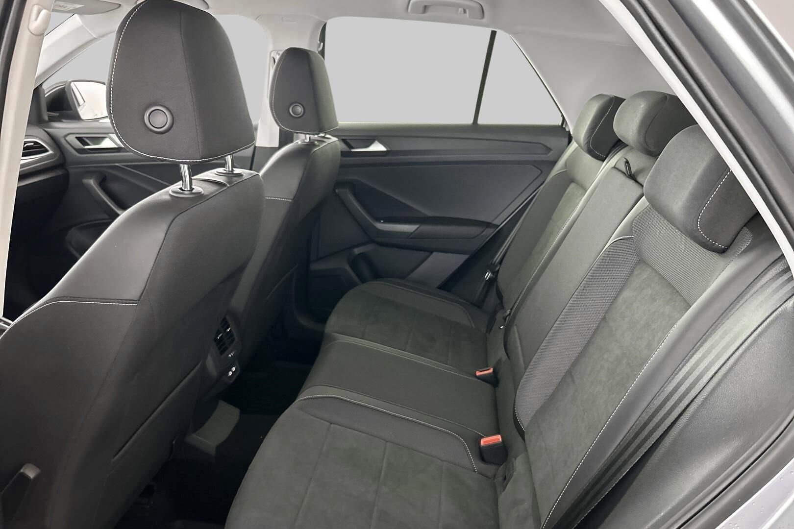 Volkswagen T-Roc iso kuva 10