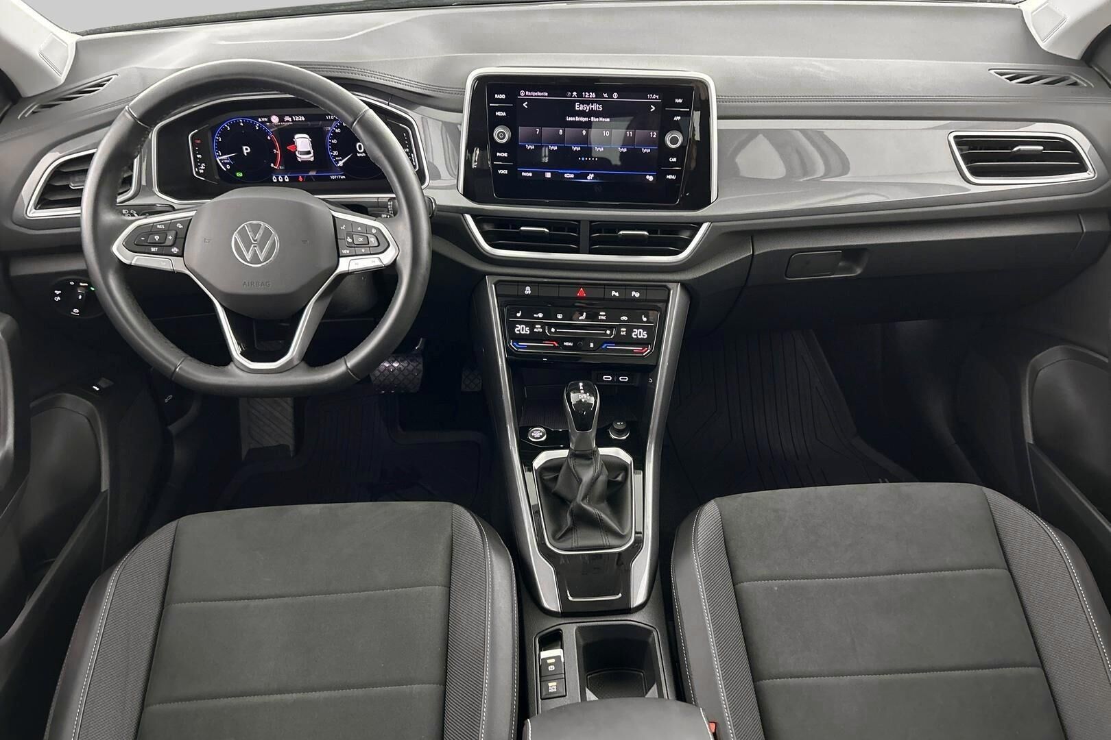 Volkswagen T-Roc iso kuva 11