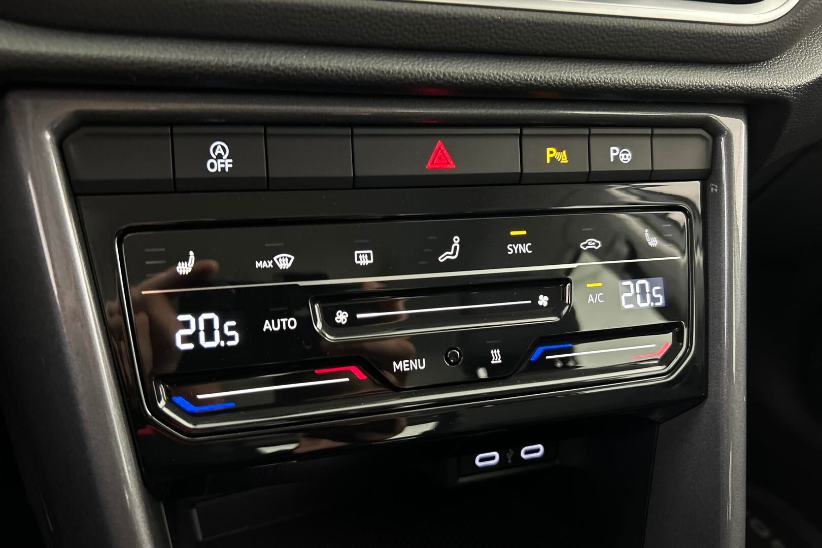 Volkswagen T-Roc iso kuva 21