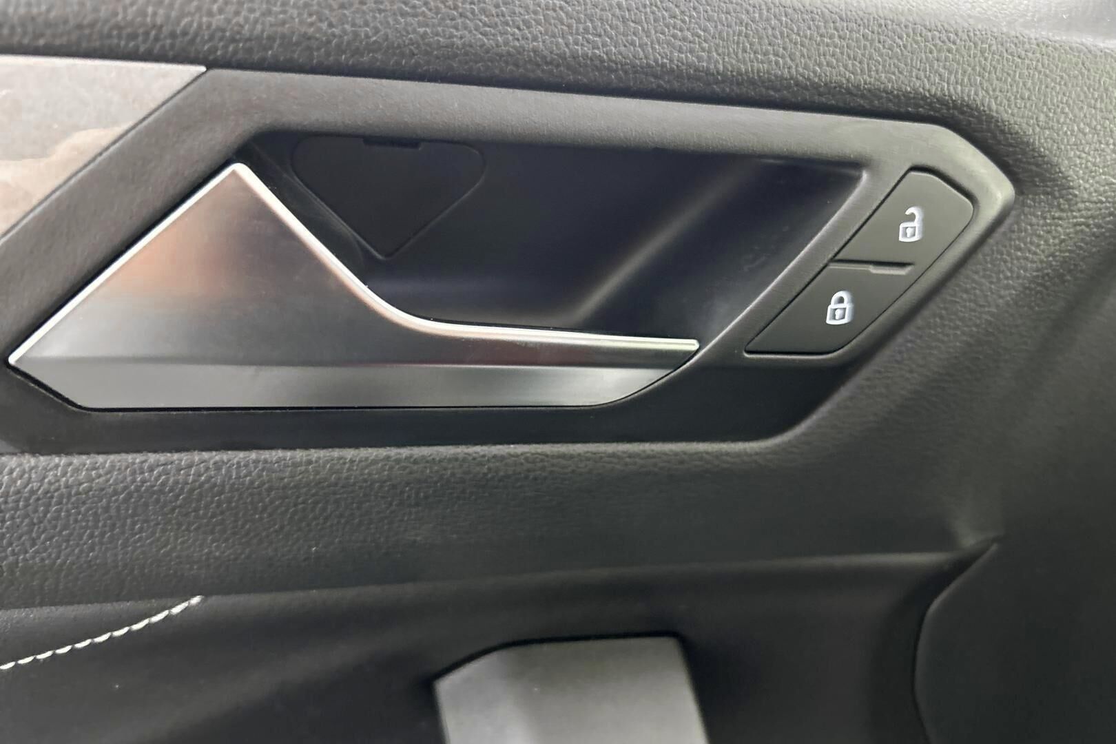Volkswagen T-Roc iso kuva 28