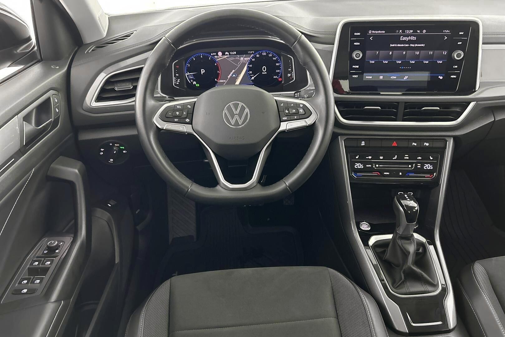 Volkswagen T-Roc iso kuva 31