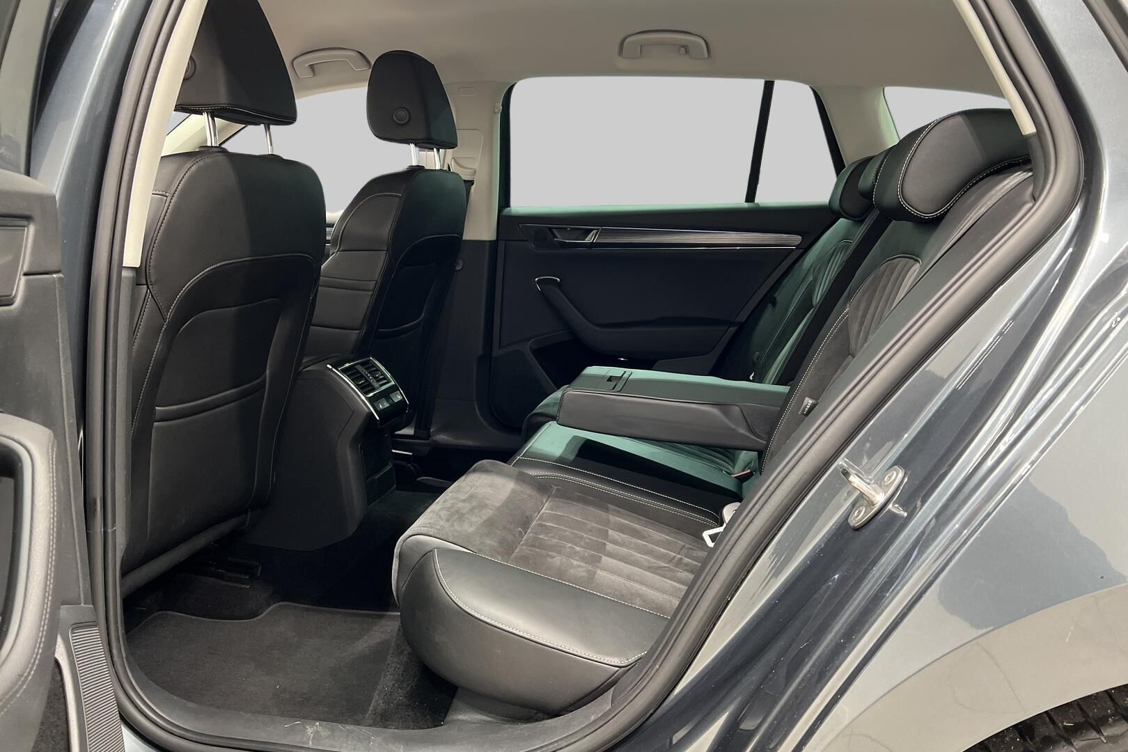 SKODA SUPERB iso kuva 10