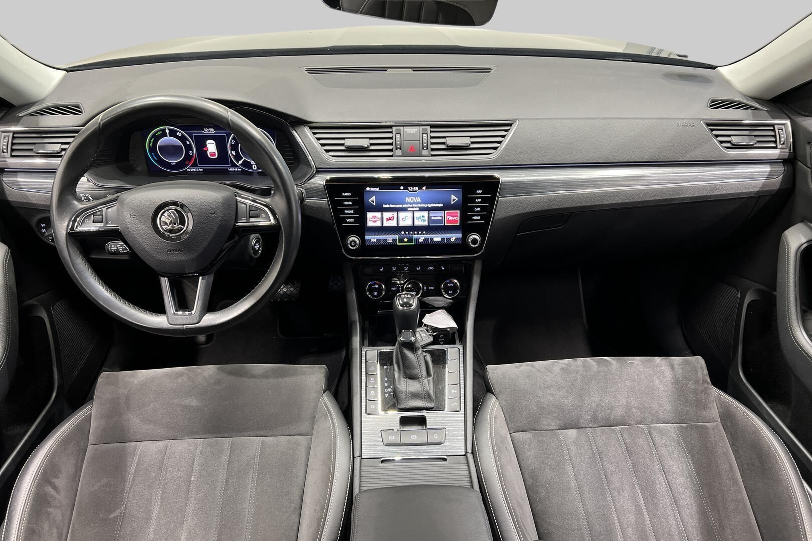 SKODA SUPERB iso kuva 11
