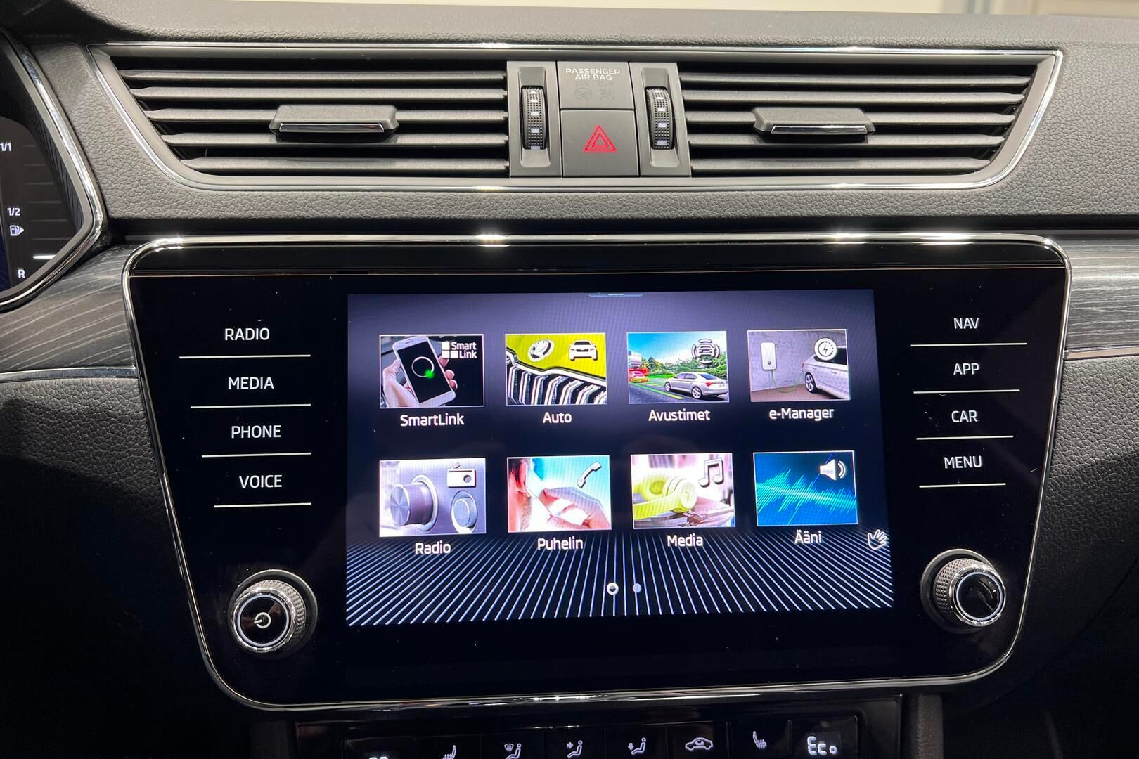 SKODA SUPERB iso kuva 18