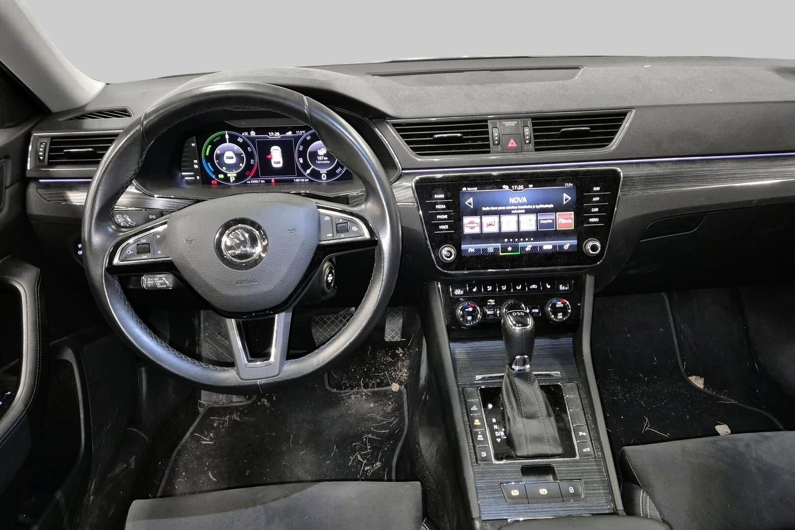SKODA SUPERB iso kuva 7