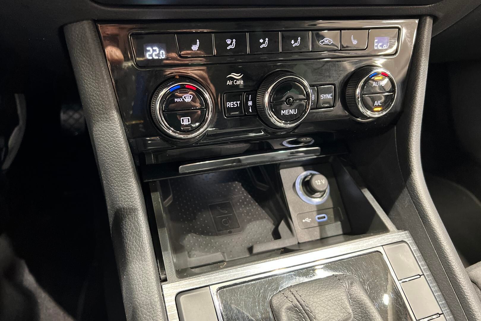 SKODA SUPERB iso kuva 20