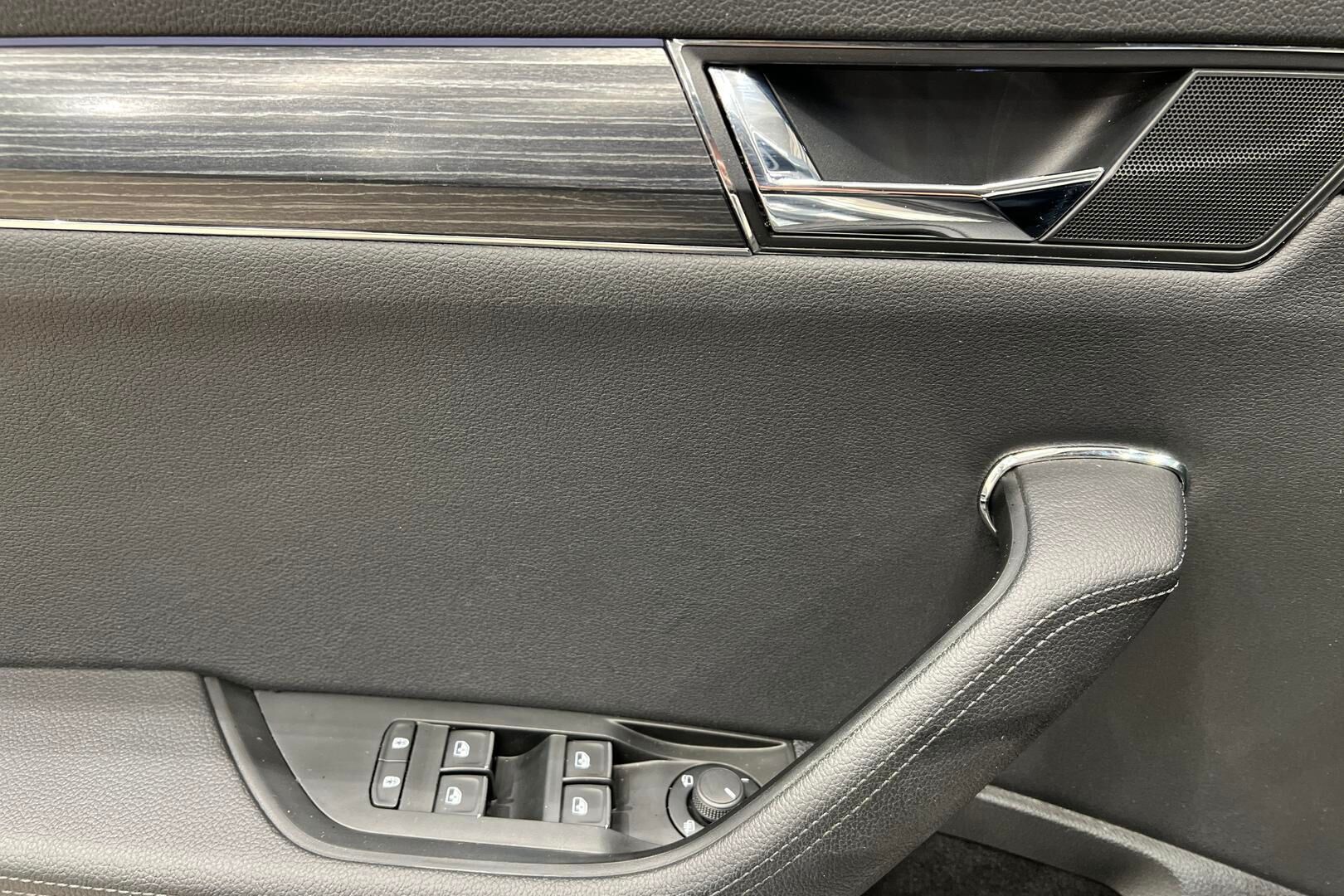 SKODA SUPERB iso kuva 27