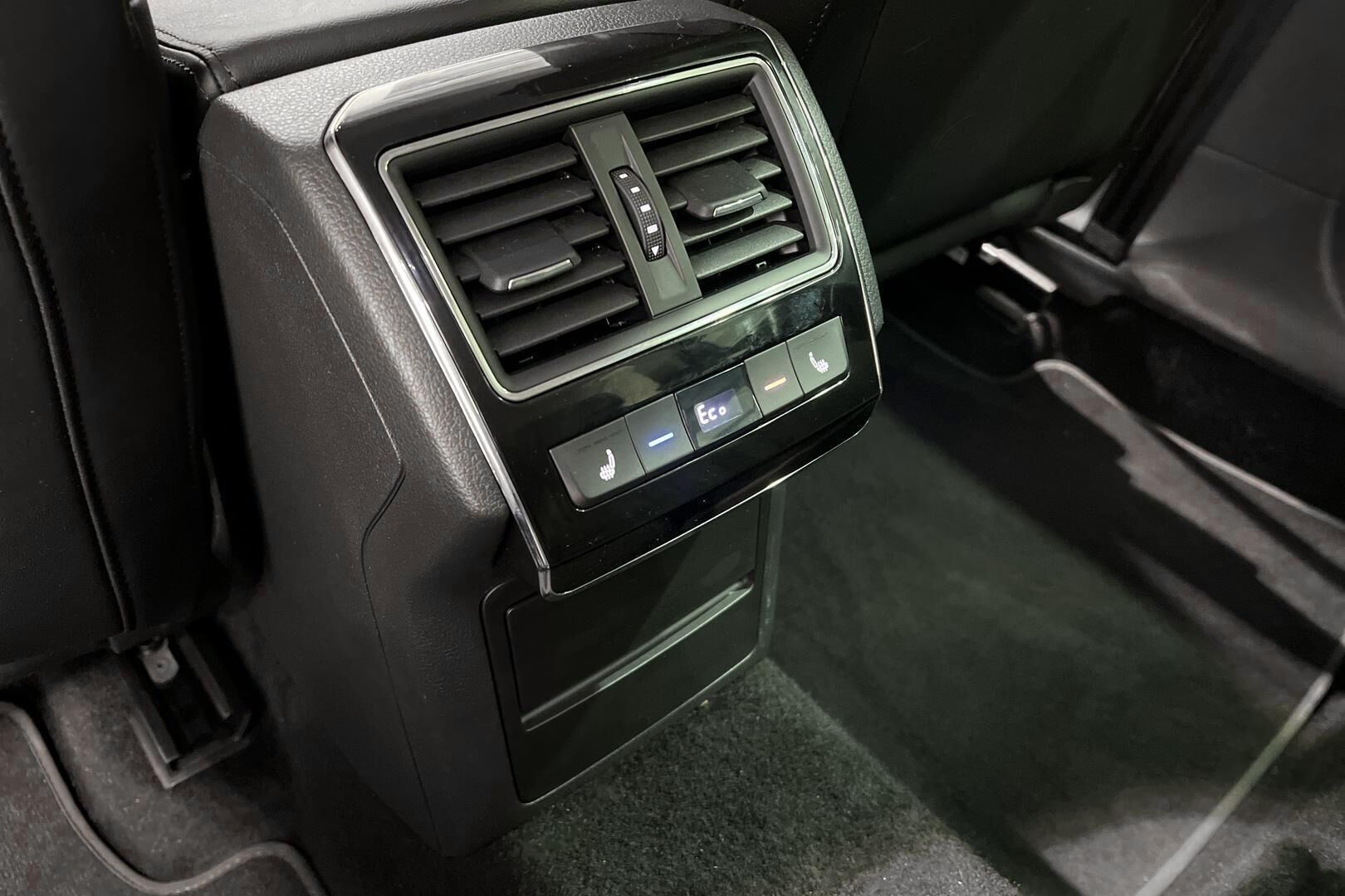 SKODA SUPERB iso kuva 29