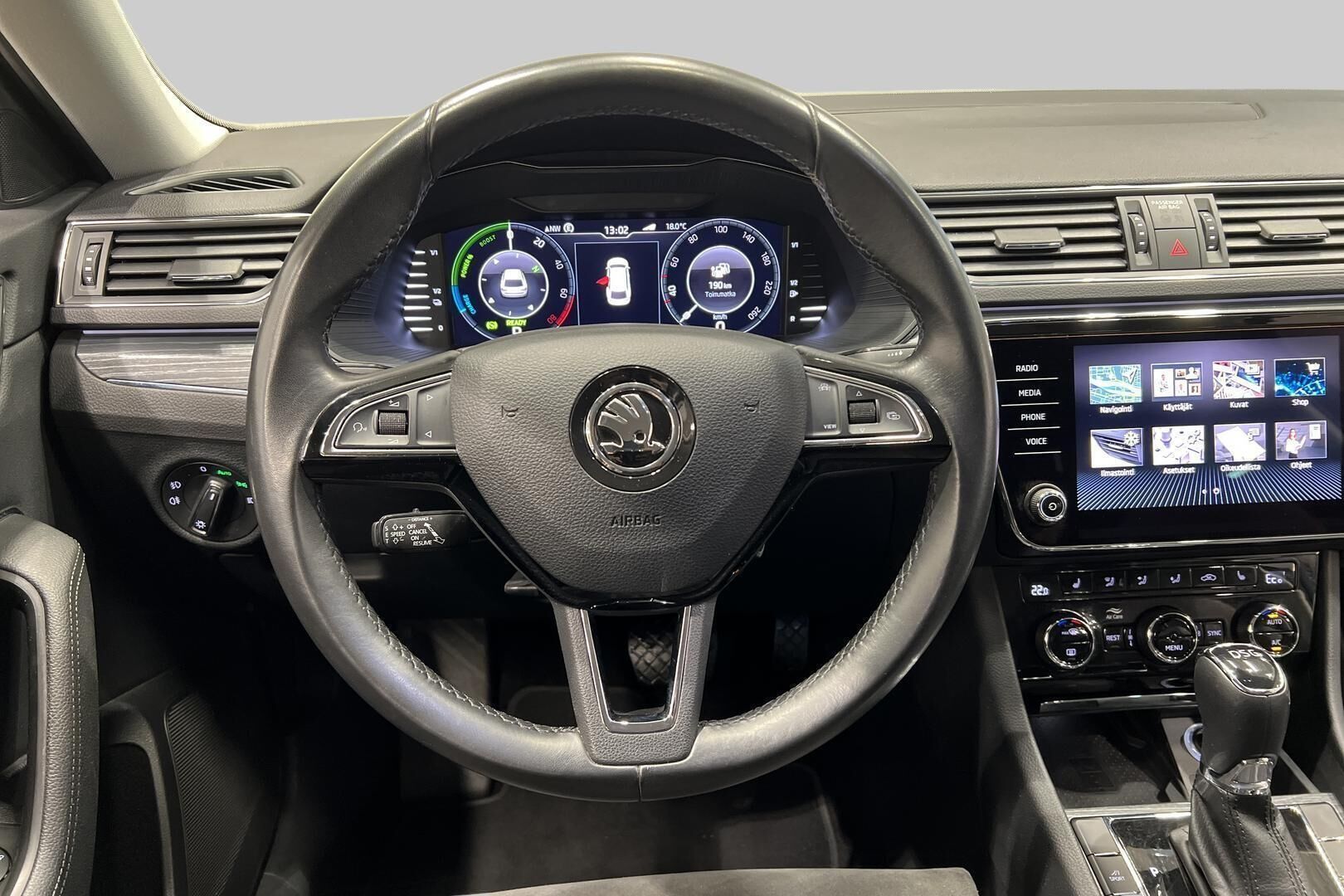 SKODA SUPERB iso kuva 31