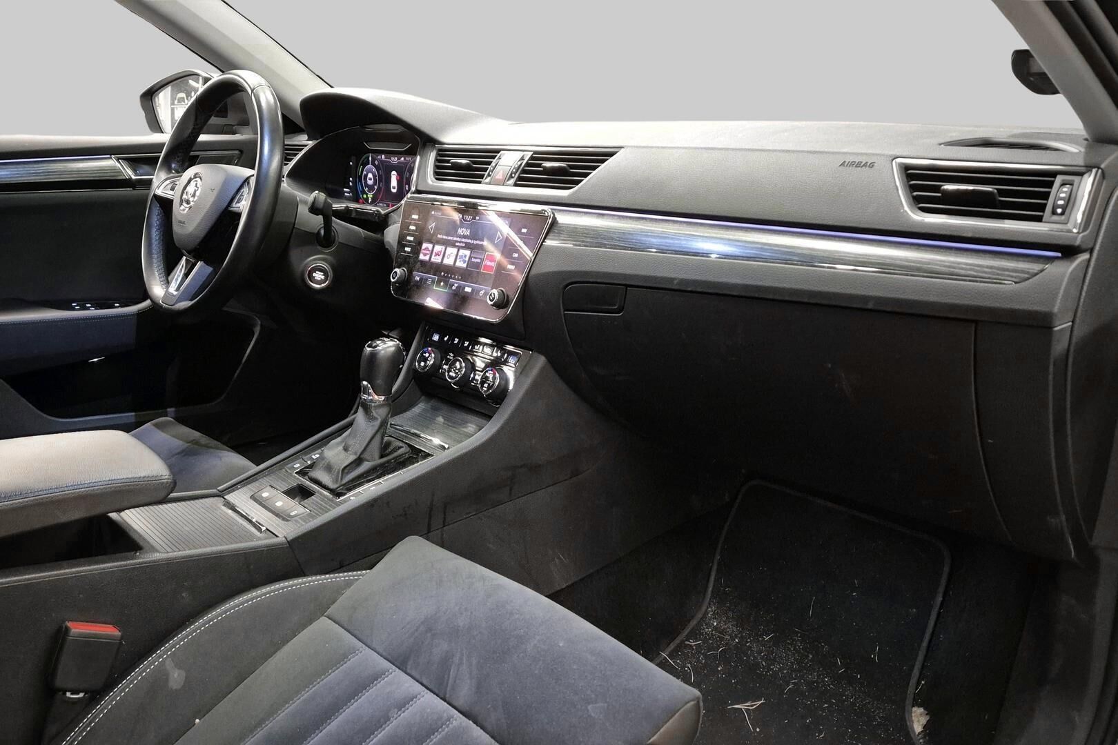 SKODA SUPERB iso kuva 3