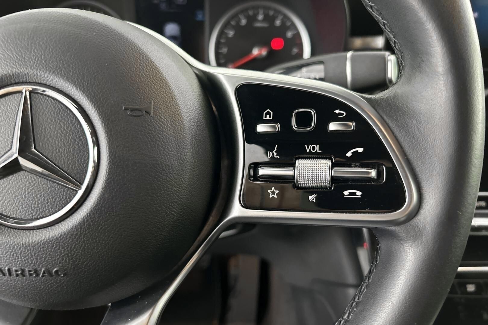 Mercedes-Benz GLC iso kuva 18