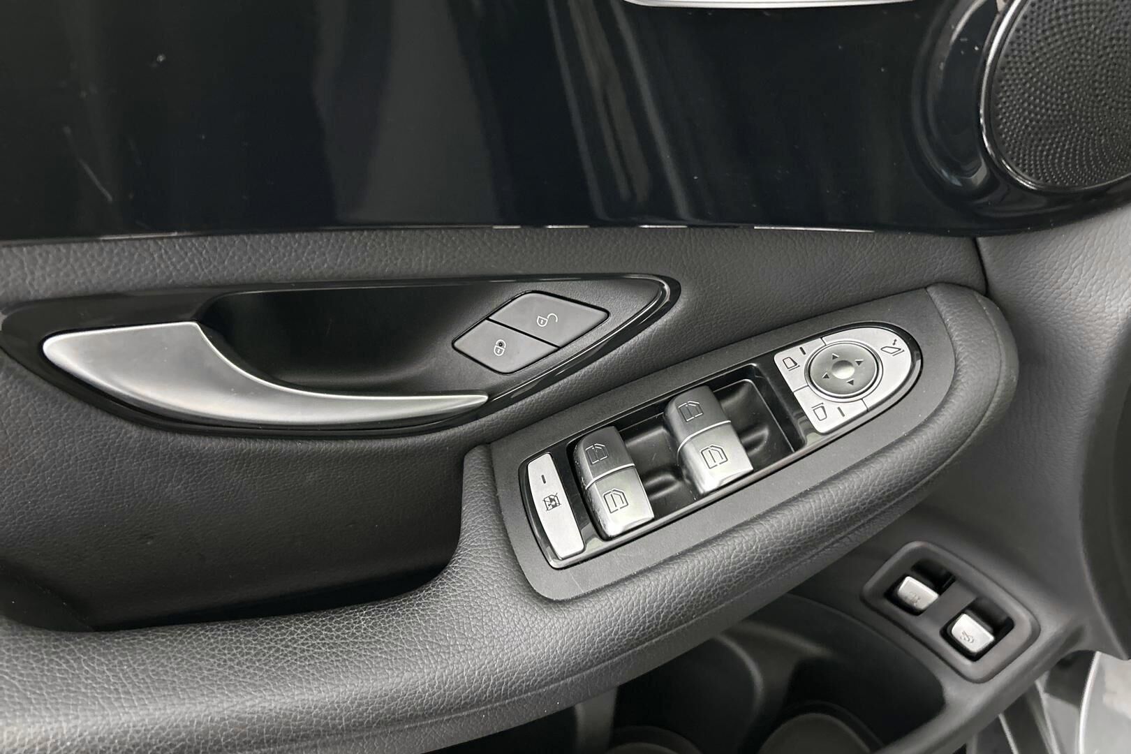 Mercedes-Benz GLC iso kuva 23