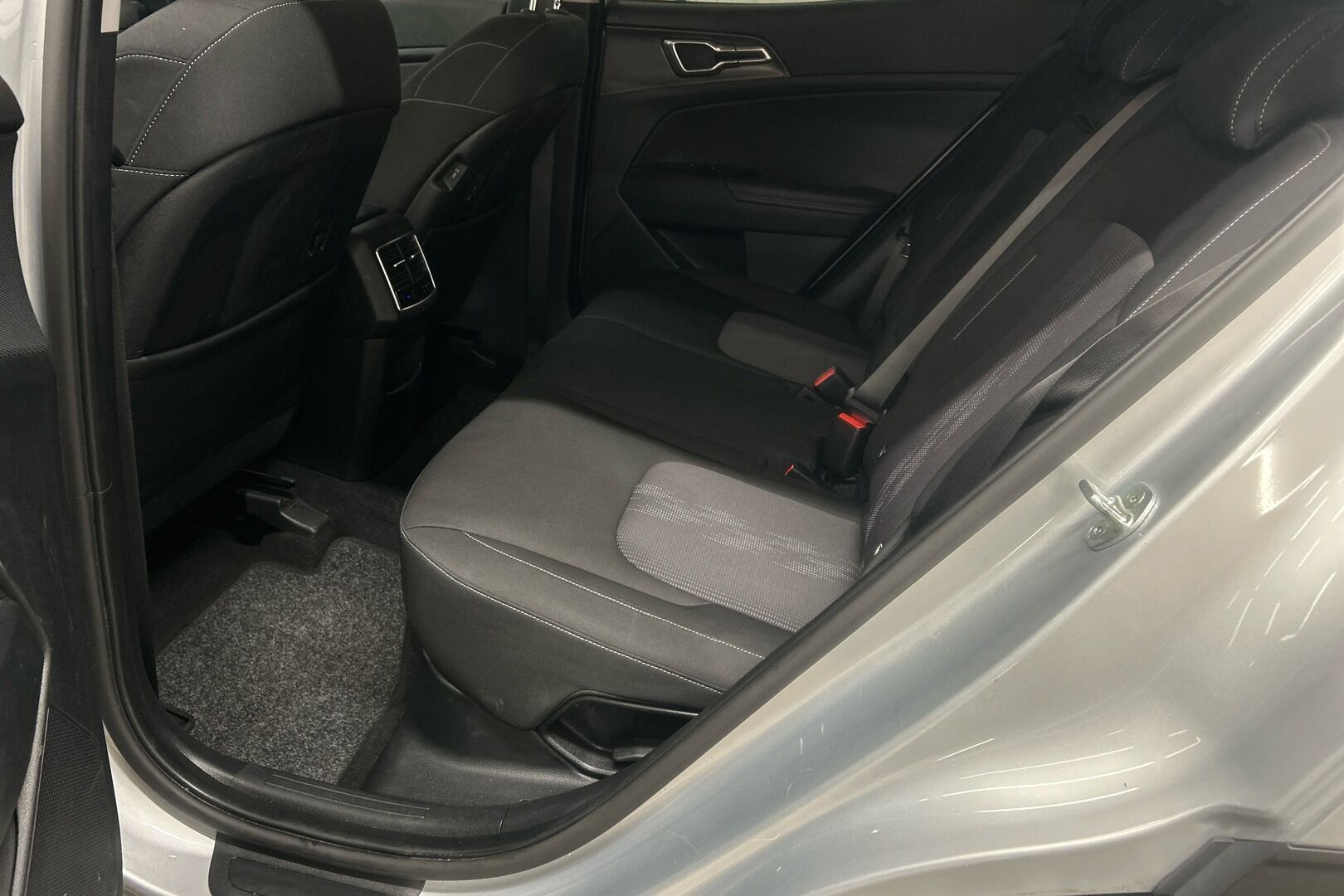 Kia Sportage iso kuva 9