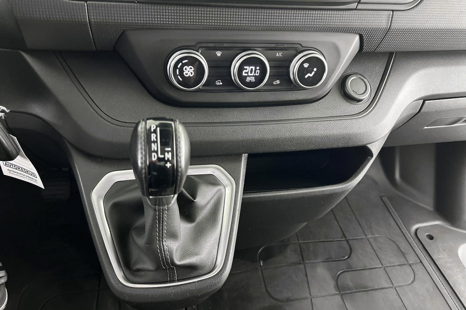 Renault Trafic iso kuva 15