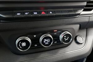 Renault Trafic esikatselu 16