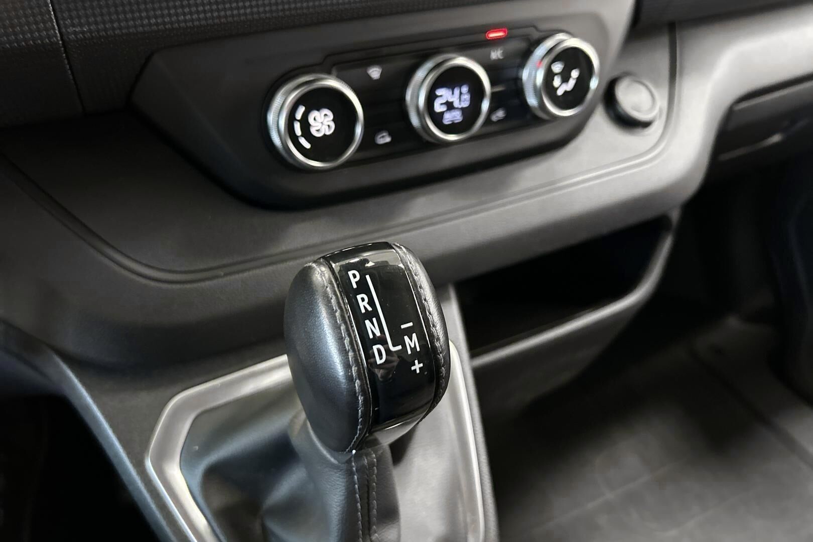 Renault Trafic iso kuva 25