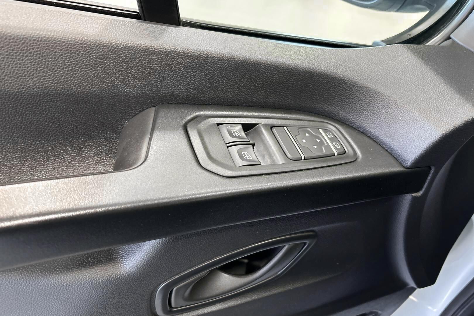 Renault Trafic iso kuva 19