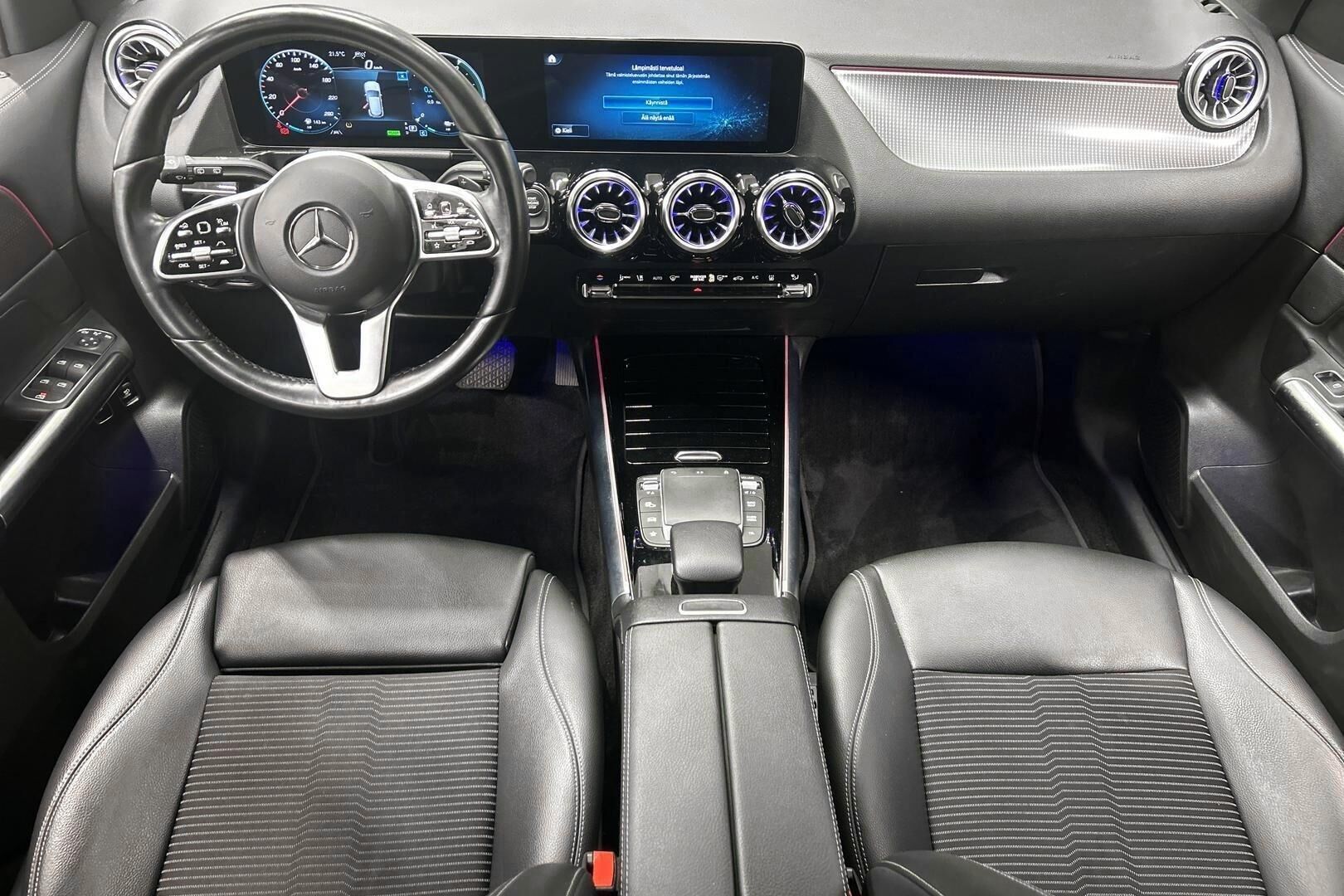 Mercedes-Benz GLA iso kuva 16