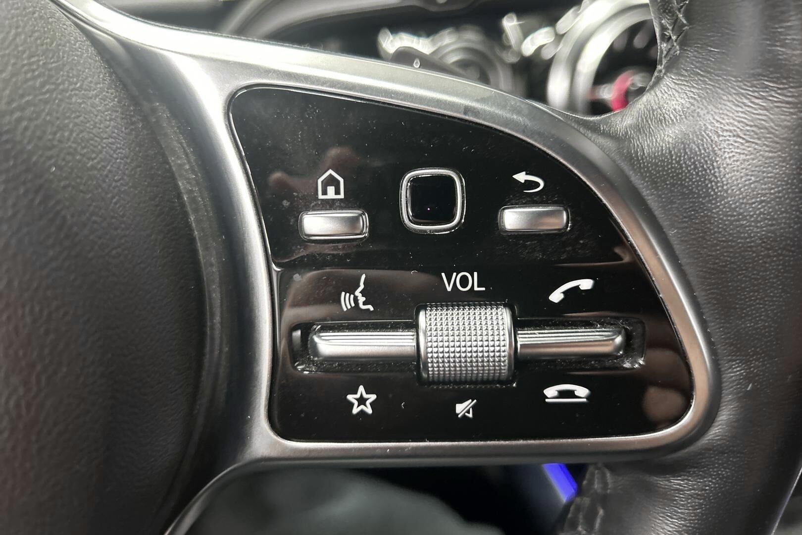 Mercedes-Benz GLA iso kuva 19