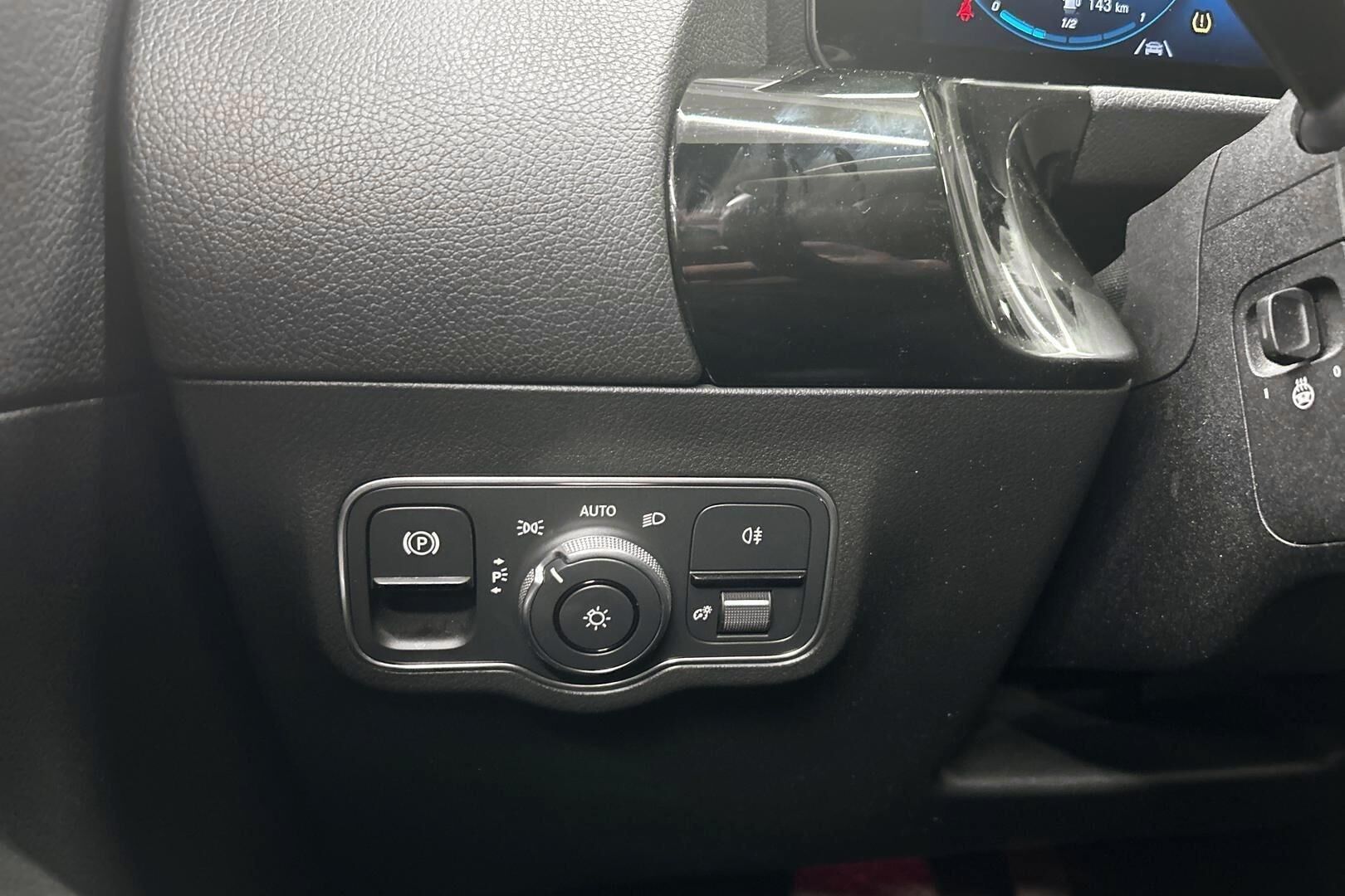 Mercedes-Benz GLA iso kuva 22