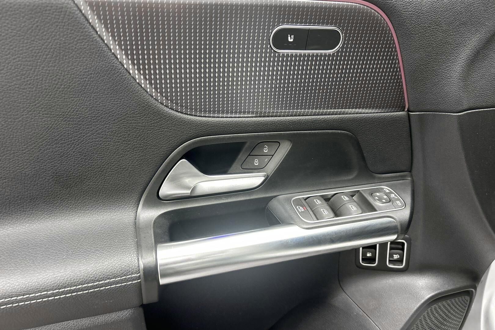 Mercedes-Benz GLA iso kuva 9