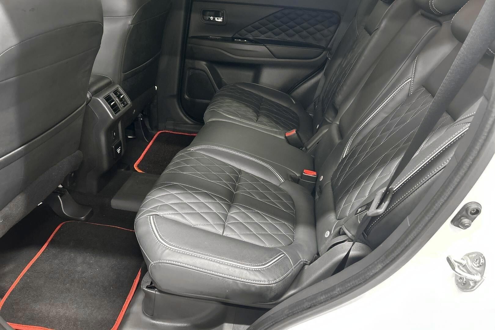 Mitsubishi Outlander PHEV iso kuva 10