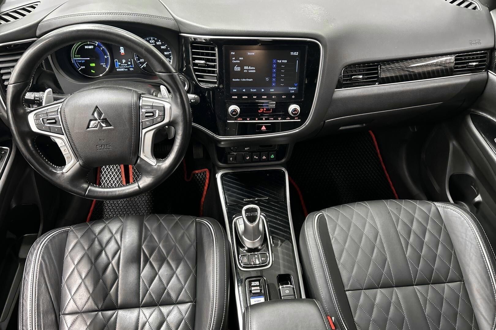 Mitsubishi Outlander PHEV iso kuva 10
