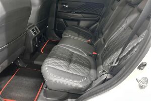Mitsubishi Outlander PHEV esikatselu 10