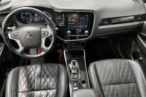 Mitsubishi Outlander PHEV esikatselu 11