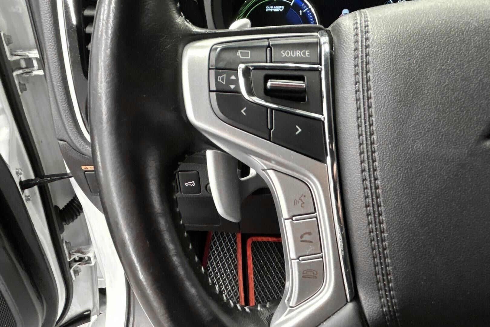 Mitsubishi Outlander PHEV iso kuva 18