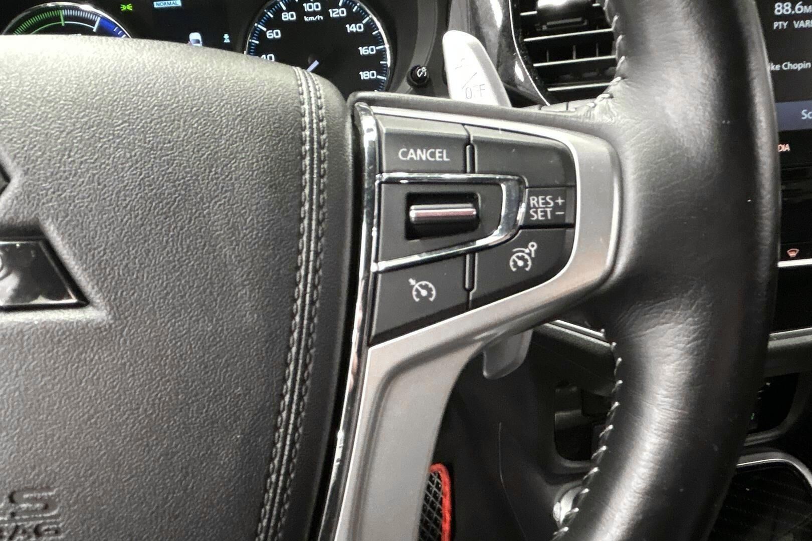 Mitsubishi Outlander PHEV iso kuva 20