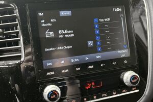 Mitsubishi Outlander PHEV esikatselu 23