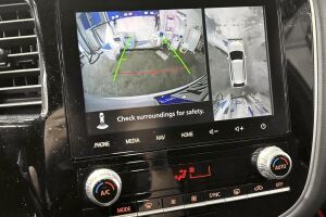 Mitsubishi Outlander PHEV esikatselu 24