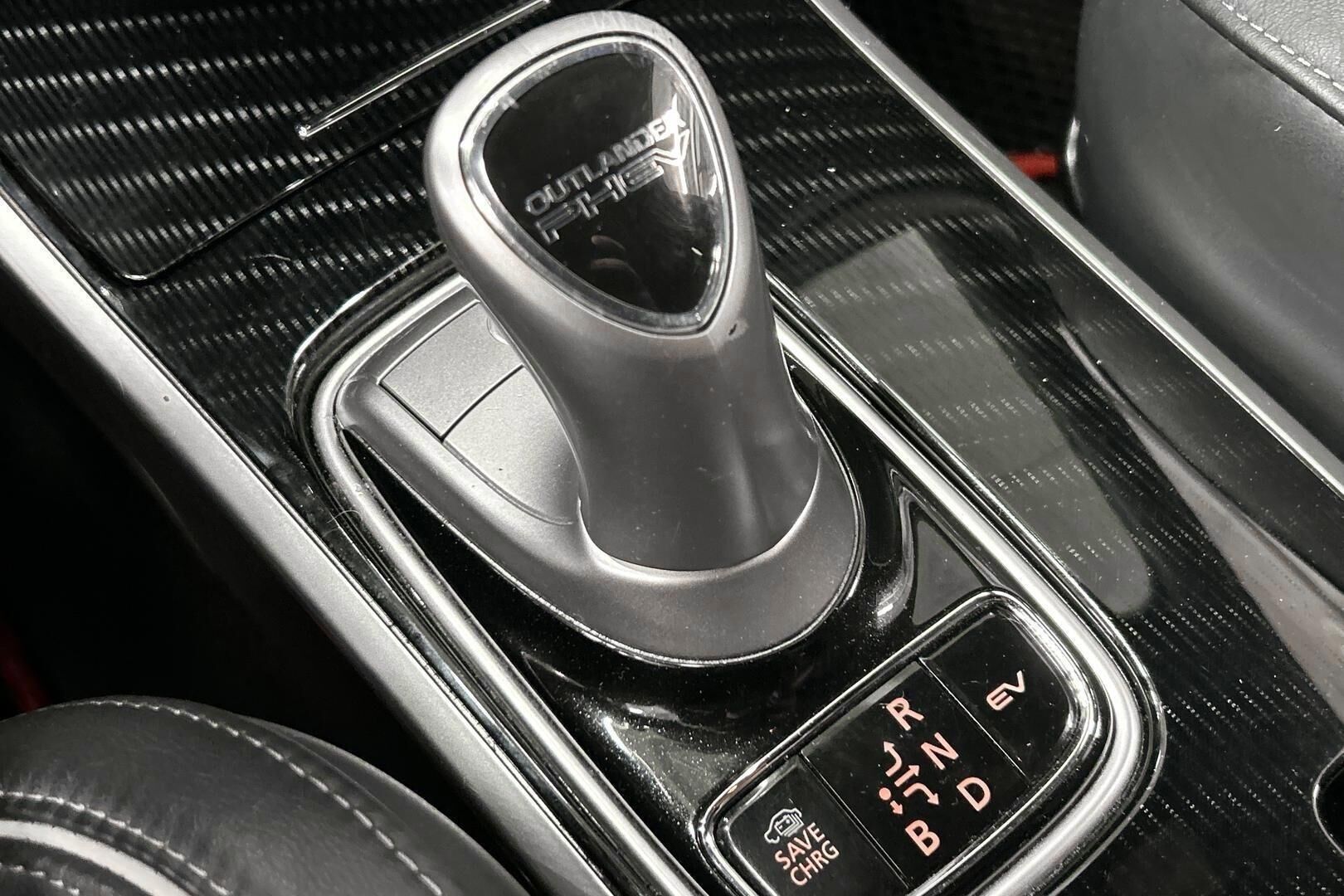 Mitsubishi Outlander PHEV iso kuva 25