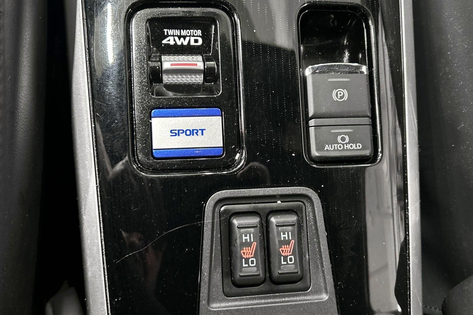 Mitsubishi Outlander PHEV iso kuva 26