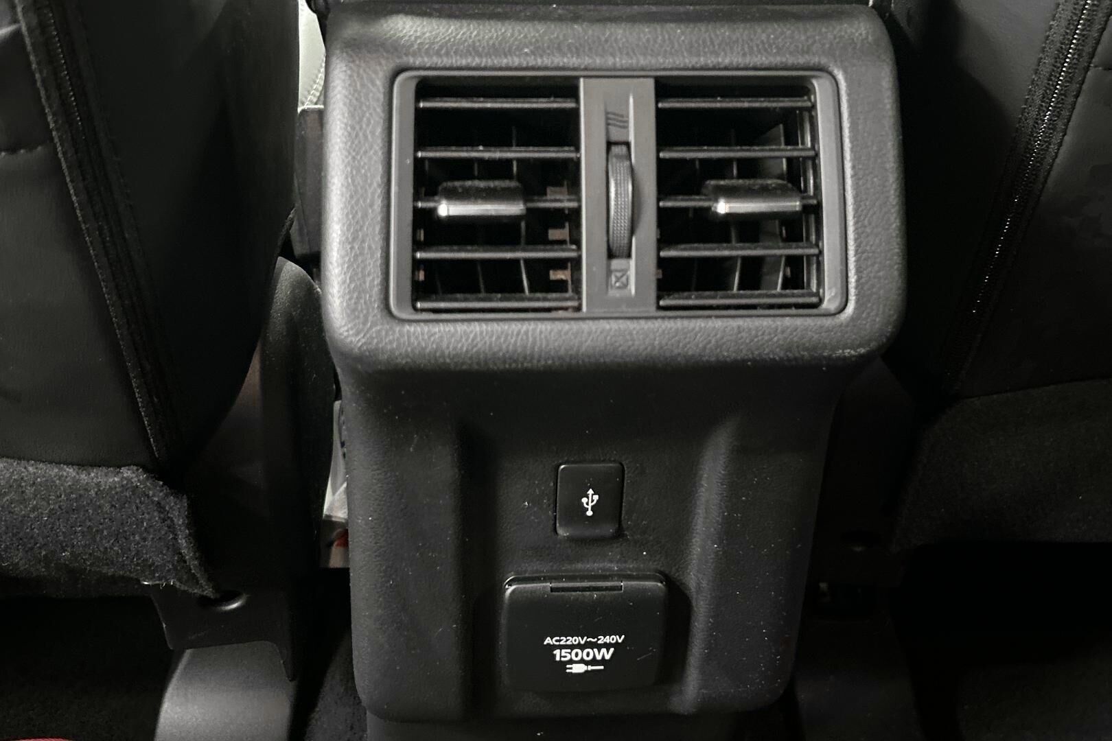 Mitsubishi Outlander PHEV iso kuva 28