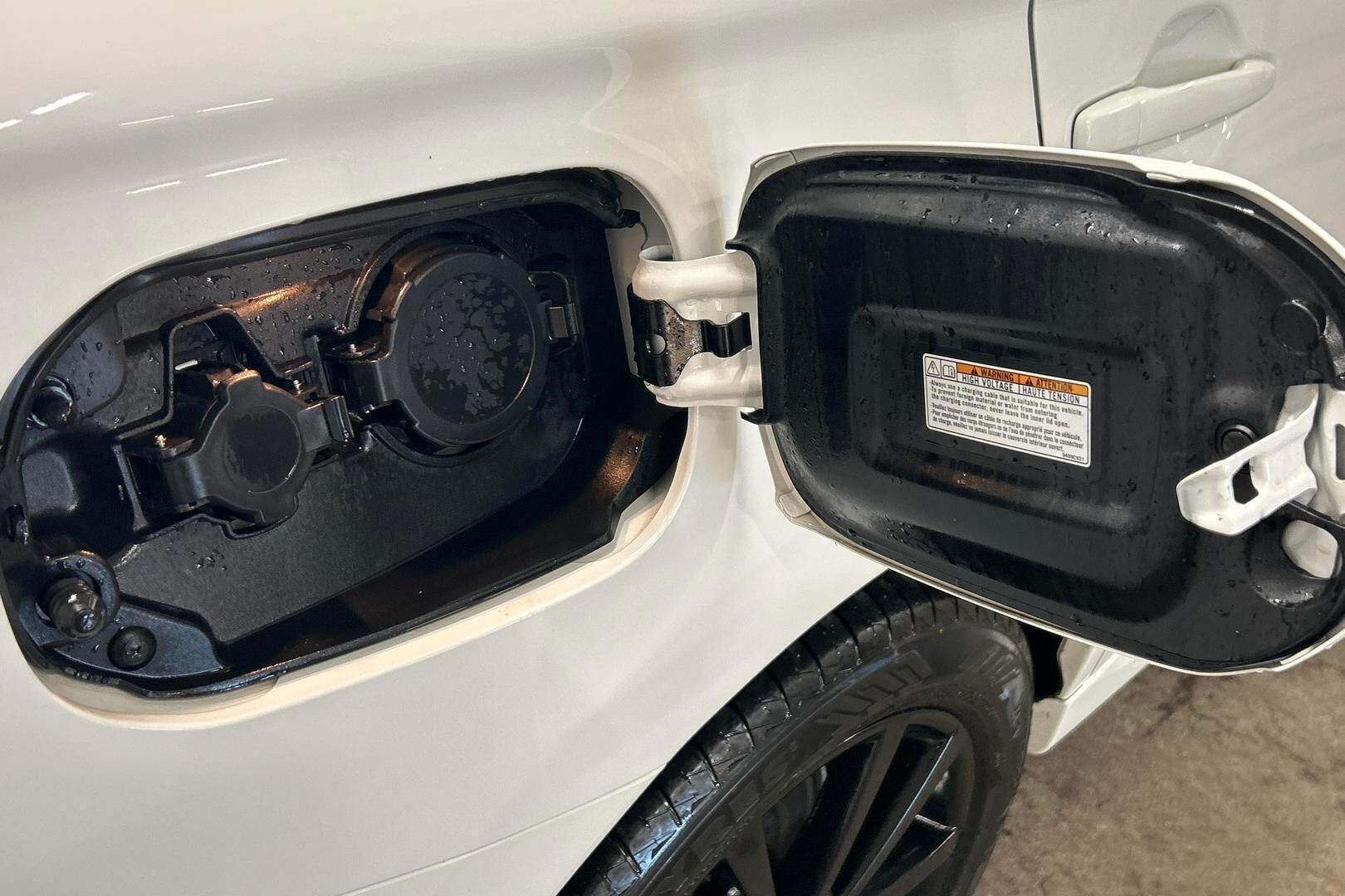 Mitsubishi Outlander PHEV iso kuva 30