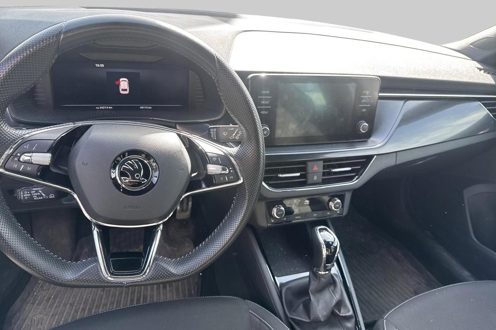 Skoda Scala iso kuva 2