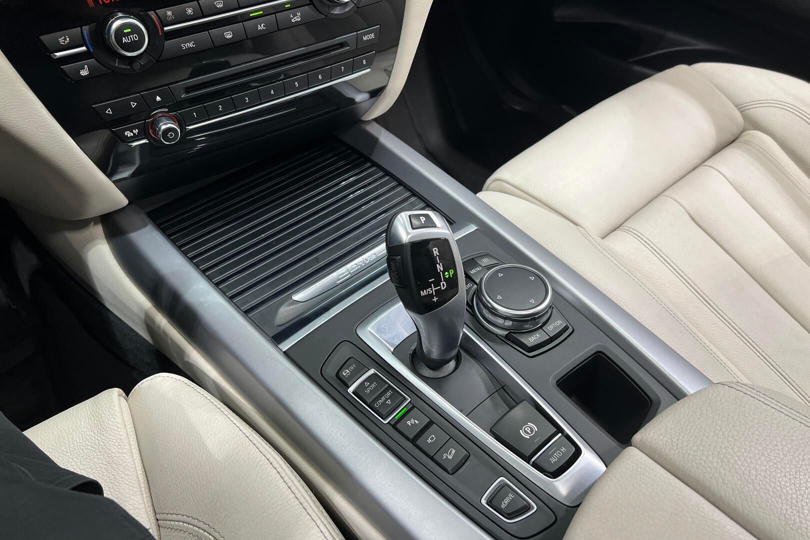 BMW X5 iso kuva 24