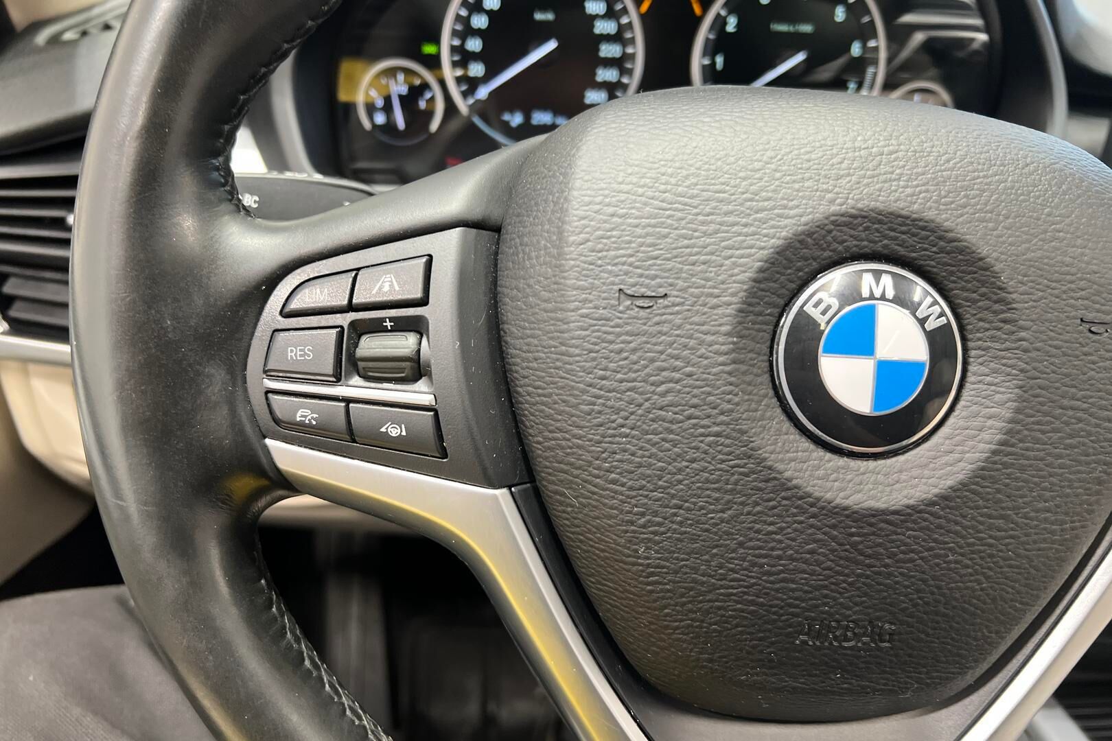 BMW X5 iso kuva 30