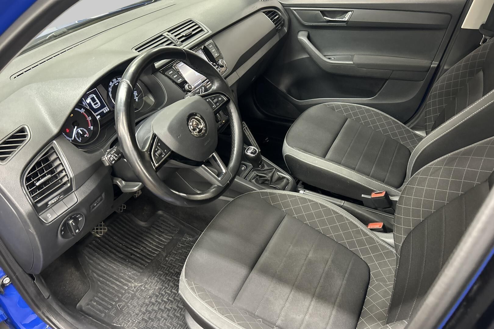 Skoda Fabia iso kuva 9