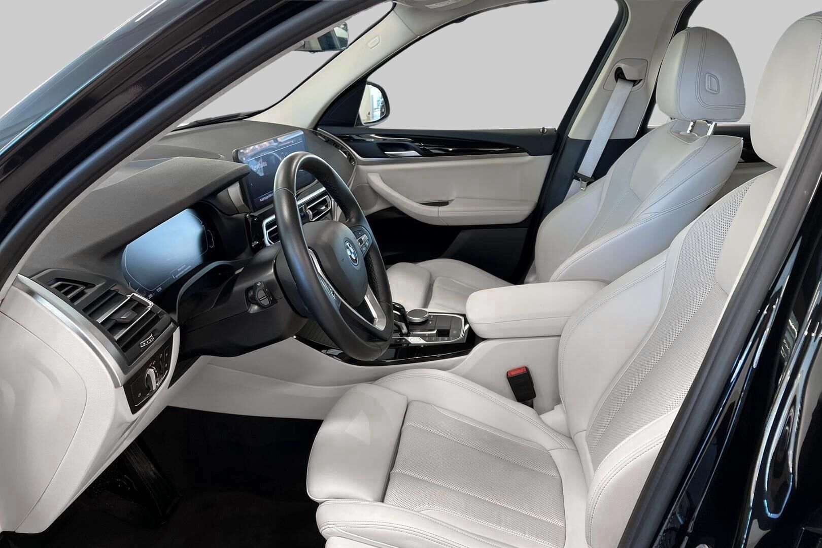 BMW X3 iso kuva 8