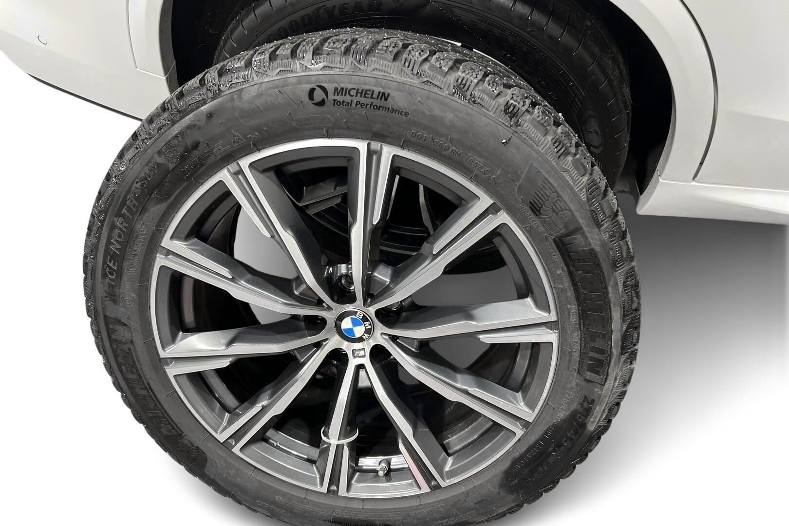 BMW X5 iso kuva 23