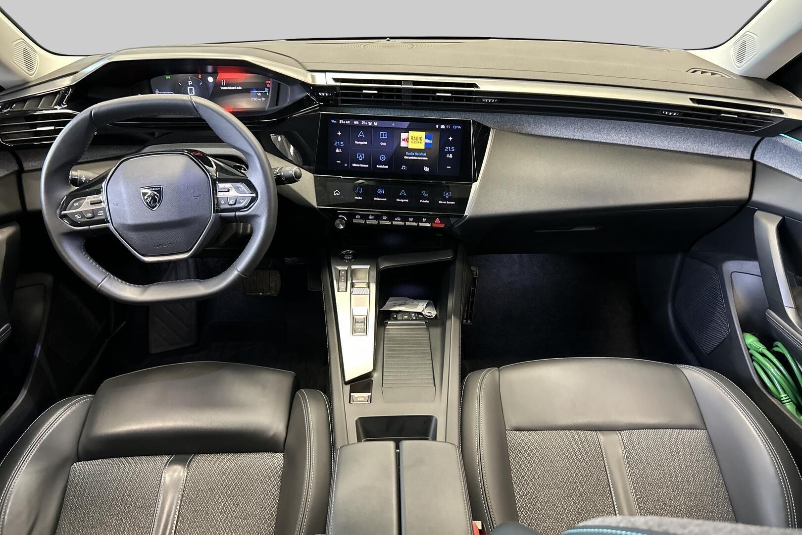 Peugeot 308 iso kuva 9