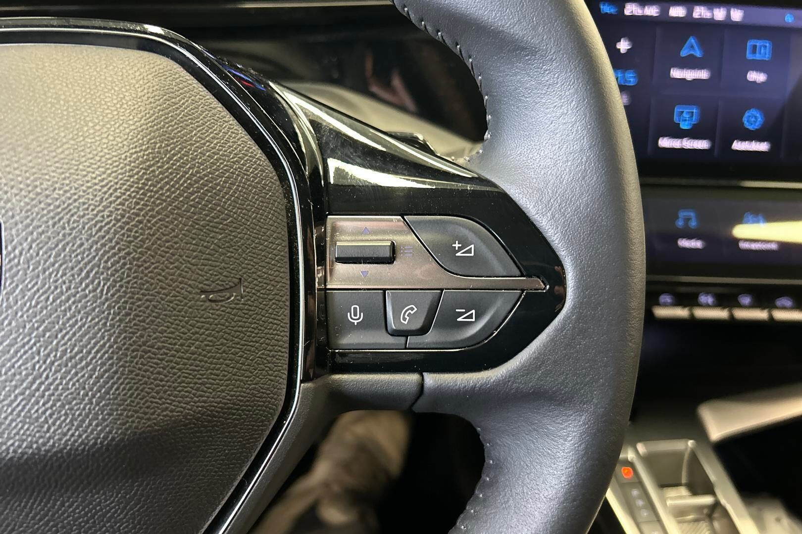 Peugeot 308 iso kuva 14