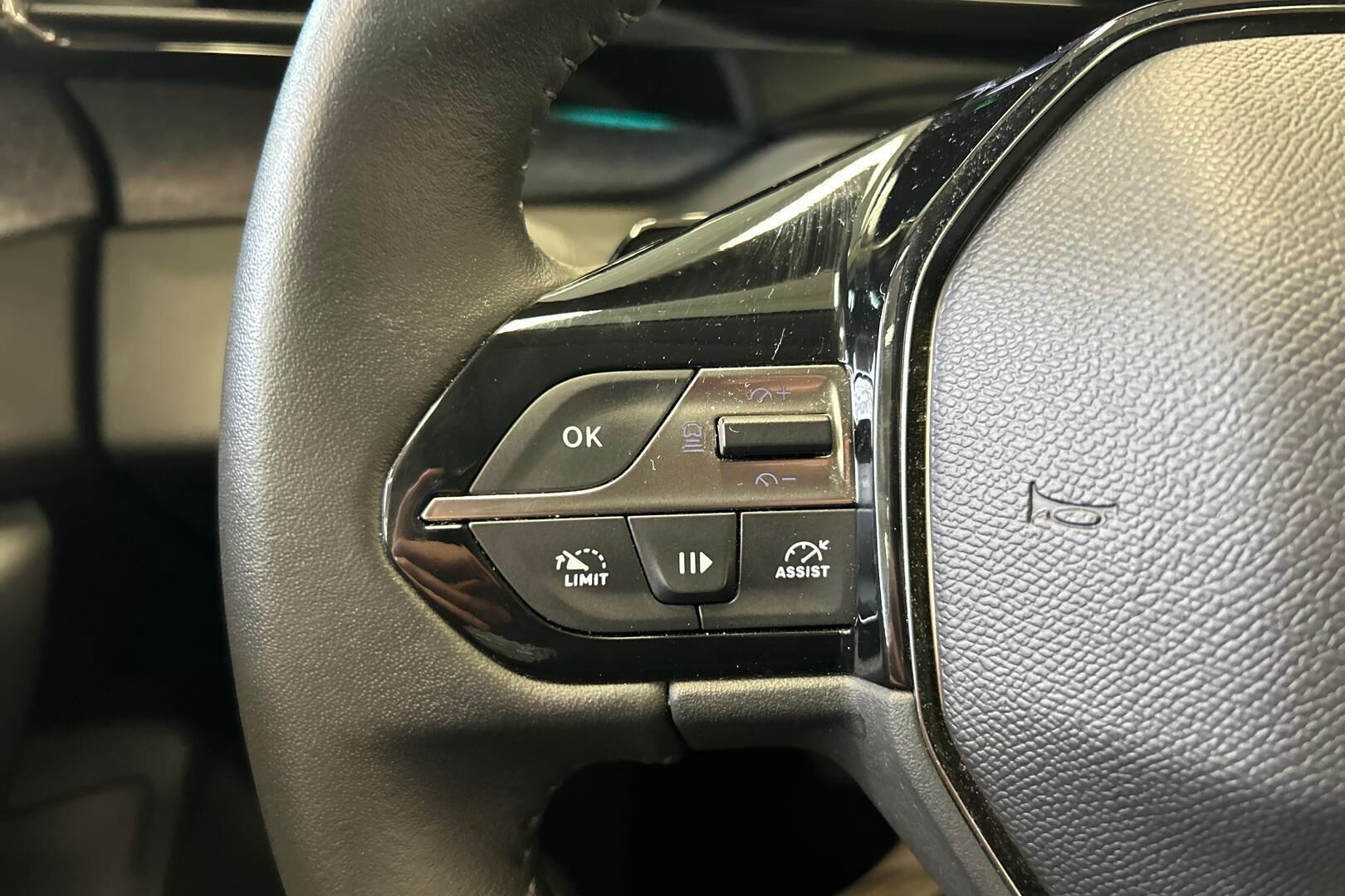 Peugeot 308 iso kuva 15